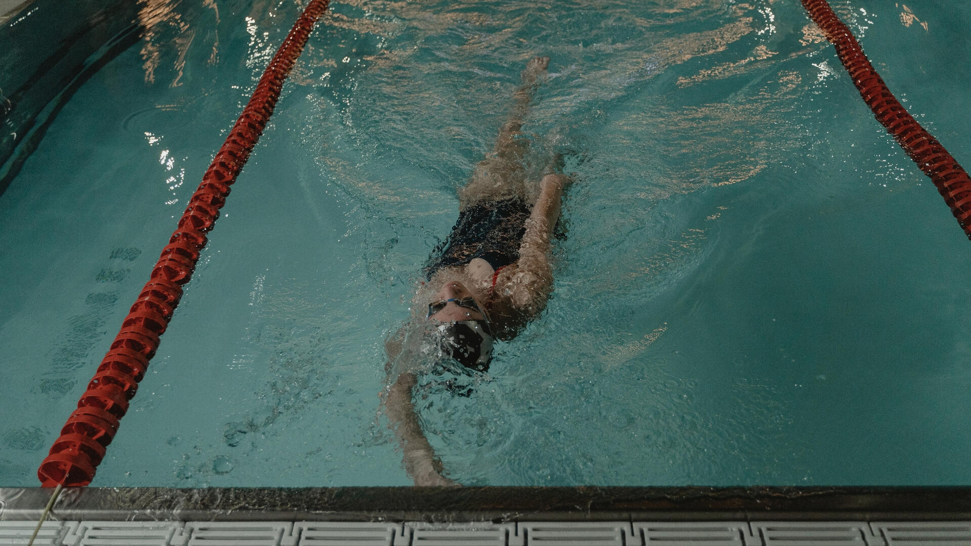 Adult learn to swim Adult swimming in coaching lessons